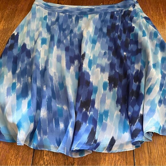Calvin Klein blue and white patterned flowy skirt.  Size 10 - Picture 2 of 7